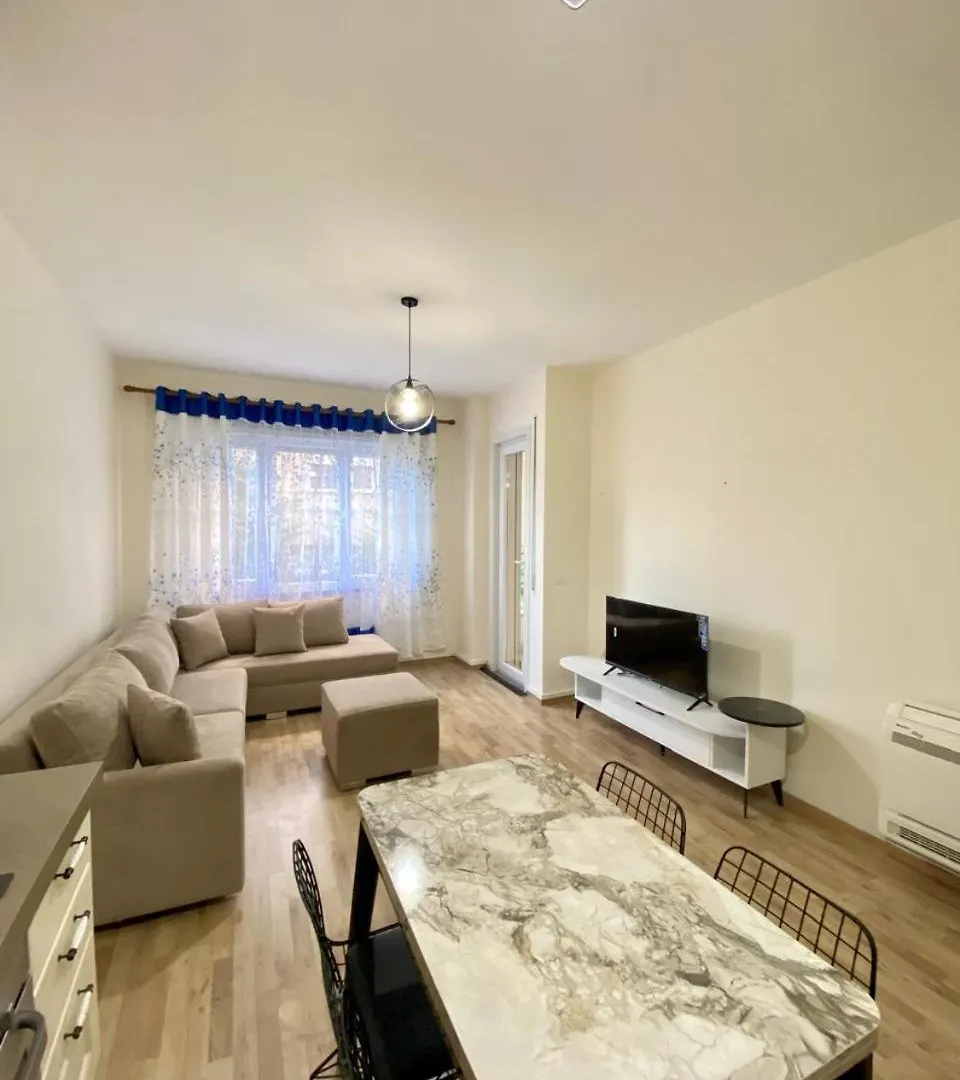 Central Comfort Tirana 0*,  Albanien